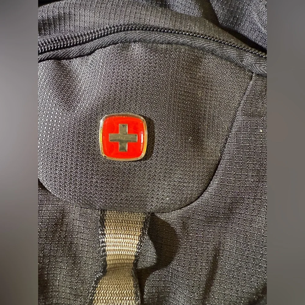 SWISS GEAR Airflow BACKPACK laptop compartment black‎ with red interior unisex